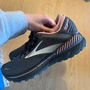 Brooks Adrenaline GTS 22 Women's Sneaker